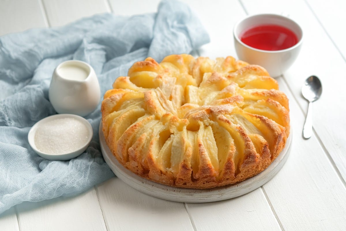 Italienischer Apfelkuchen mit Zitrone und Vanille