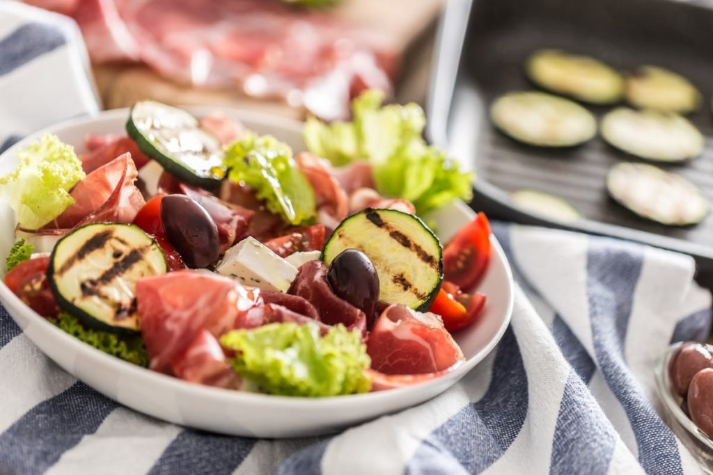 Italienischer Salat mit Prosciutto