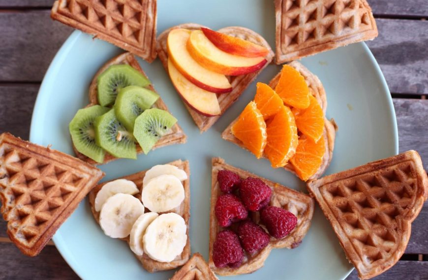Joghurt Waffeln mit Obst zum Nachtisch