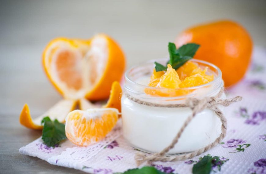 Joghurt im Glas mit Mandarinen als Frühstücksidee