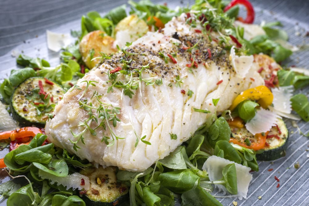 Kabeljau auf Feldsalat mit Honig Senf Dressing