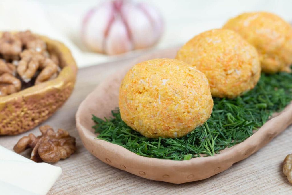 Käsebällchen Snack mit Knoblauch