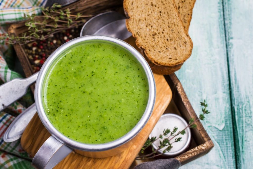 Kalte Cremesuppe mit Gurke