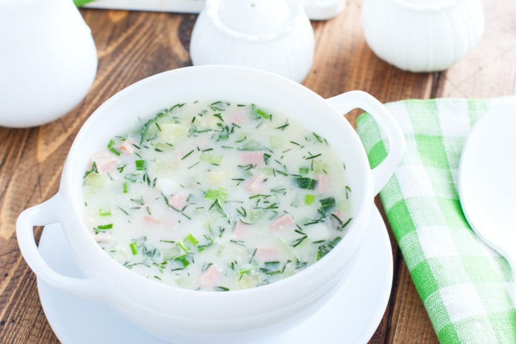 Kalte Suppe Okroschka mit Gurken