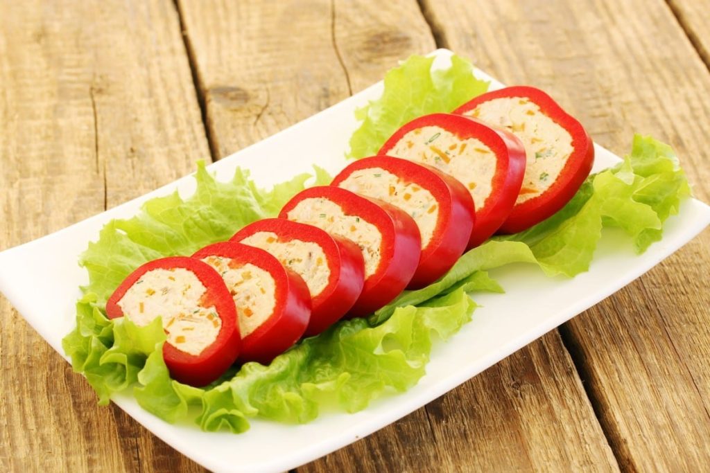 Kalte Vorspeise aus Paprika mit Frischkäse