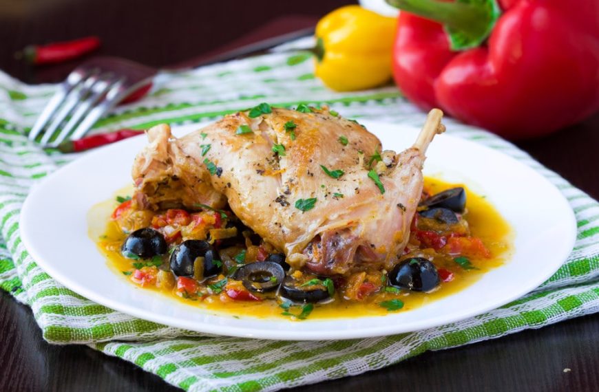 Kaninchenkeulen mit Thymian und Knoblauch im Ofen