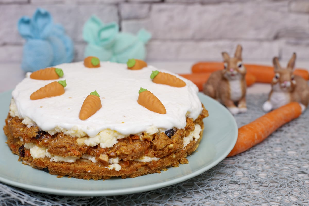 Karottenkuchen mit Frischkäse Frosting - Osterkuchen