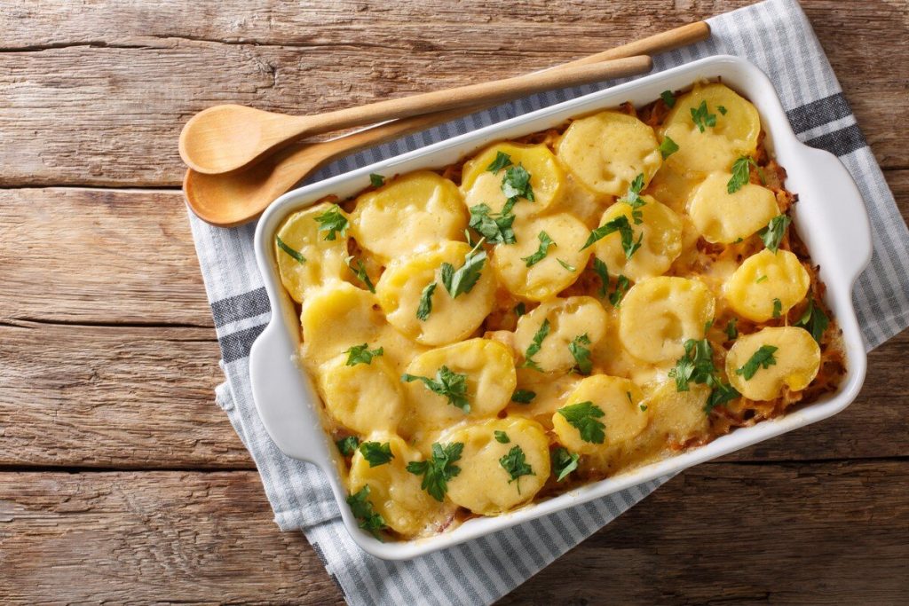 Kartoffelauflauf mit Sauerkraut und Speck