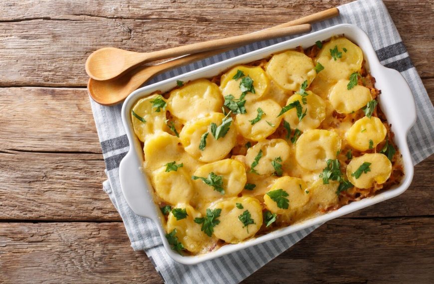 Kartoffelauflauf mit Sauerkraut und Speck