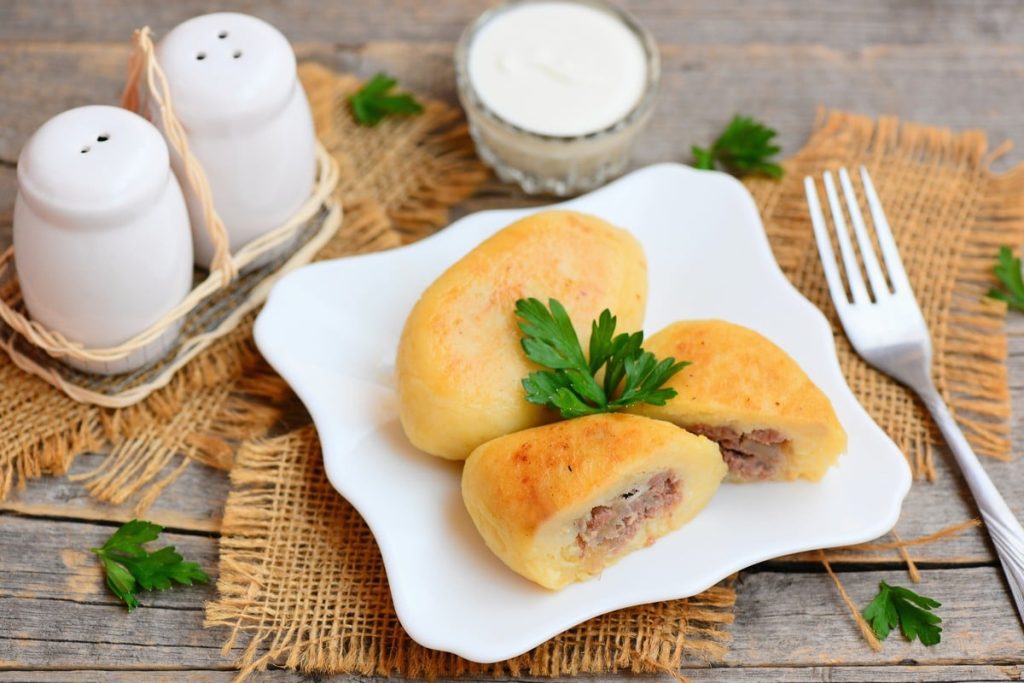 Kartoffelfrikadellen mit Hackfleisch und Zwiebeln