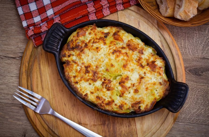 Kartoffelpüree Auflauf mit Hackfleisch, Zwiebel und Käse