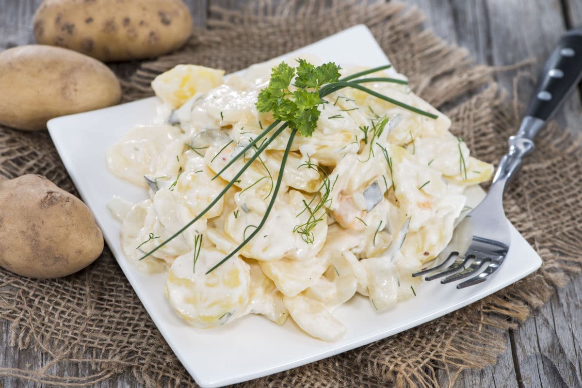 Kartoffelsalat mit Essiggurken