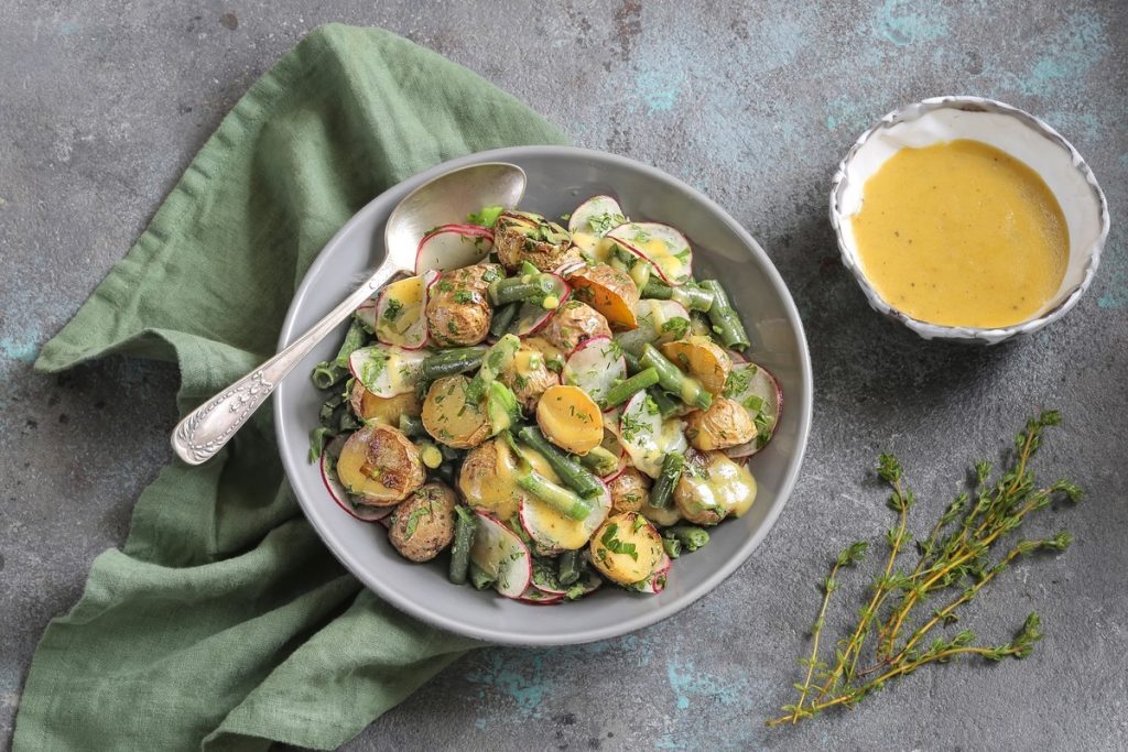 Kartoffelsalat mit Mayonnaise