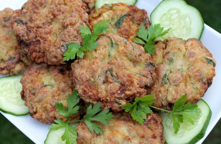 Keftedes Zucchini Frikadellen mit Schafskäse