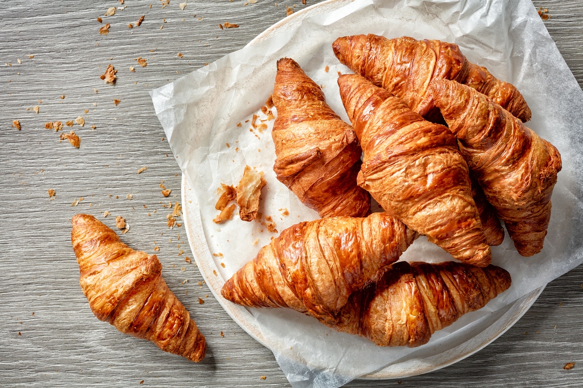 Klassische Croissants zum Frühstück selber machen