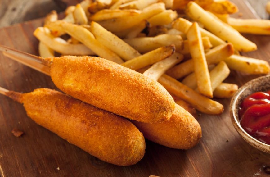 Klassische amerikanische Corn Dogs selber machen