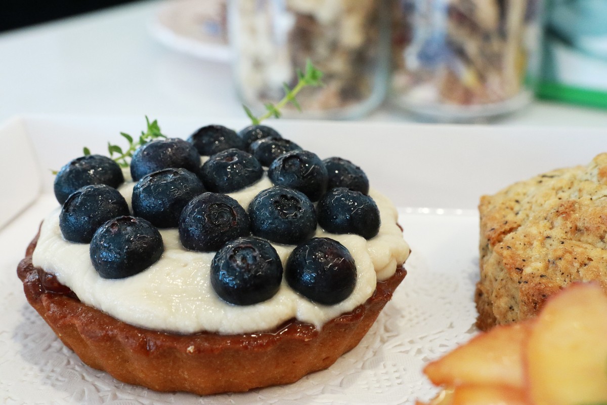 Kleine Törtchen mit frischen Beeren und Mascarpone-Sahne Creme