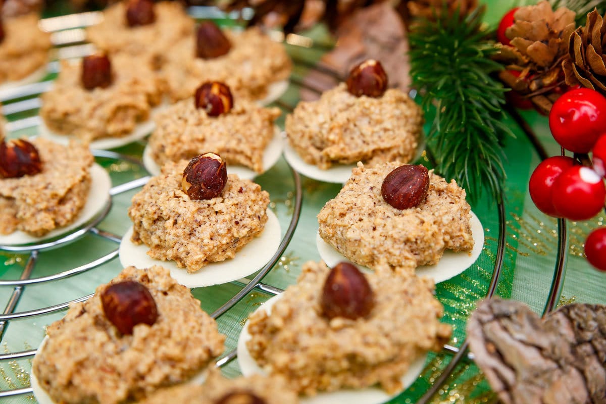 Knackige Haselnussmakronen Weihnachtskekse ohne Mehl