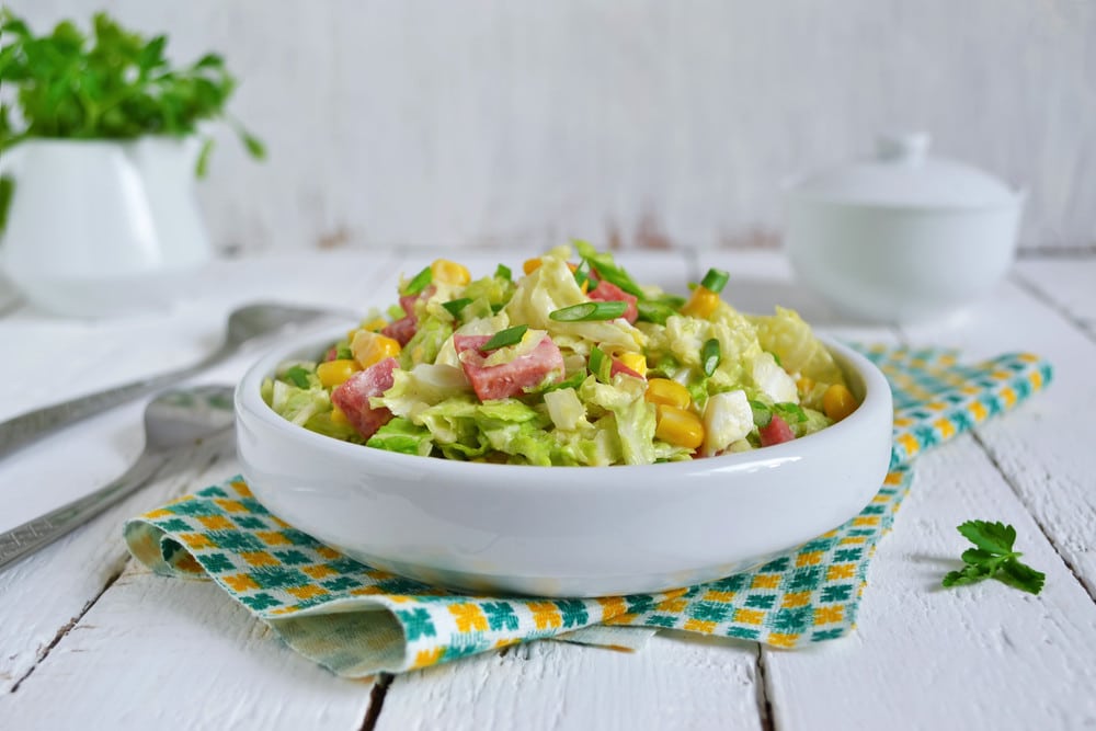 Knackiger Eisbergsalat mit Tomaten