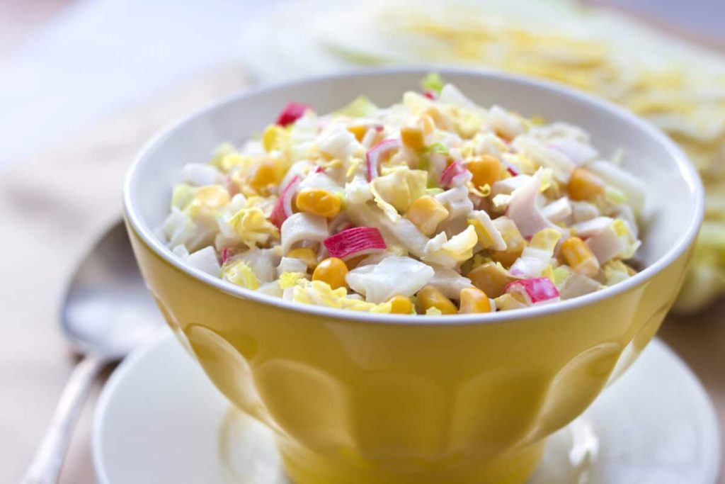 Knackiger Krabbensalat mit Mais
