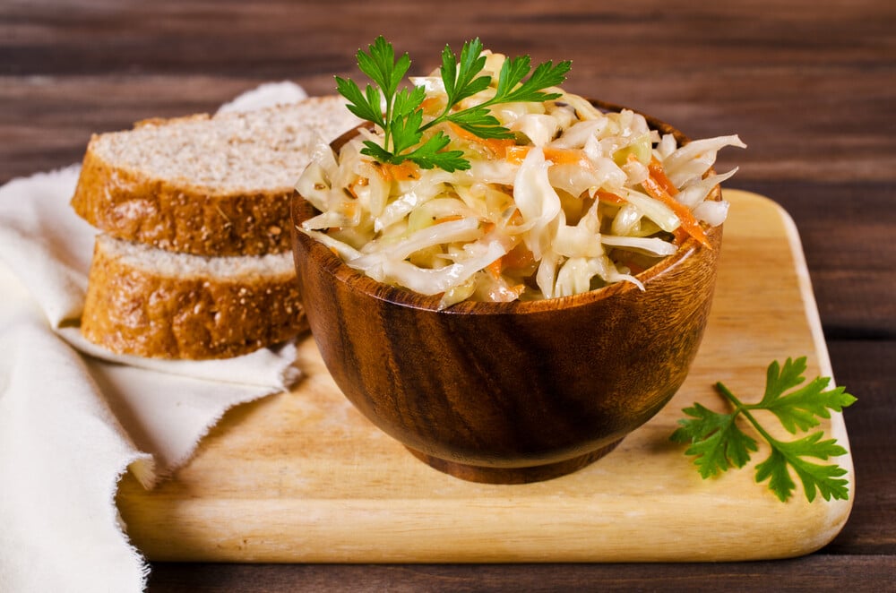 Knackiger Sauerkrautsalat mit Karotten selber machen