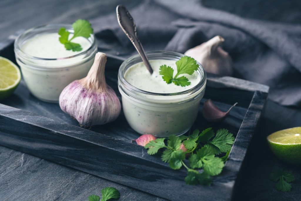 Grillmarinade für Fleisch mit Zwiebeln, Eiern und Wodka