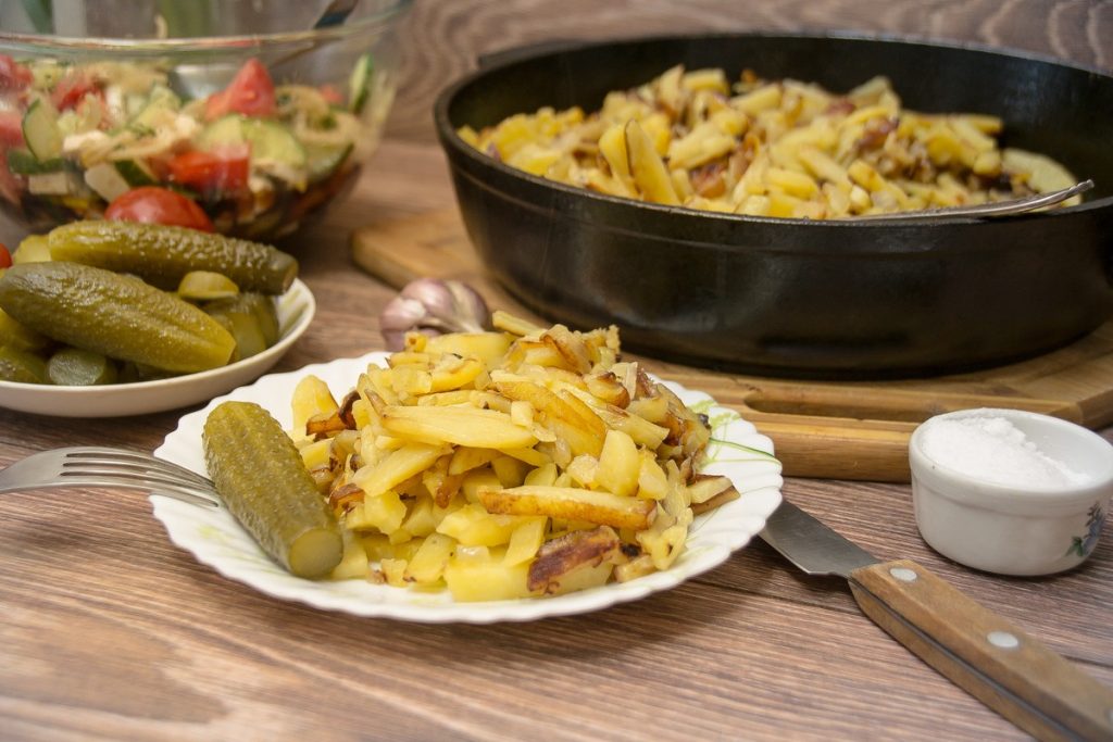 Knusprige Bratkartoffeln mit Speck und Zwiebeln