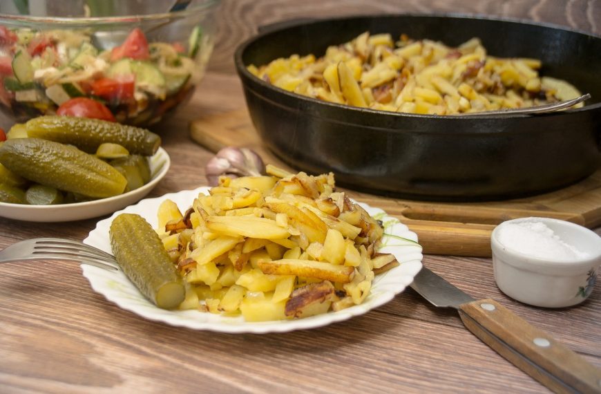 Knusprige Bratkartoffeln mit Speck und Zwiebeln