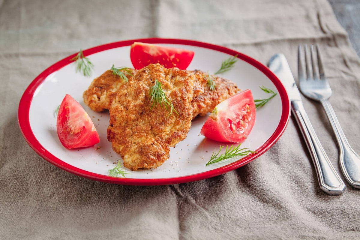 Knusprige Hähnchenschnitzel in Panade