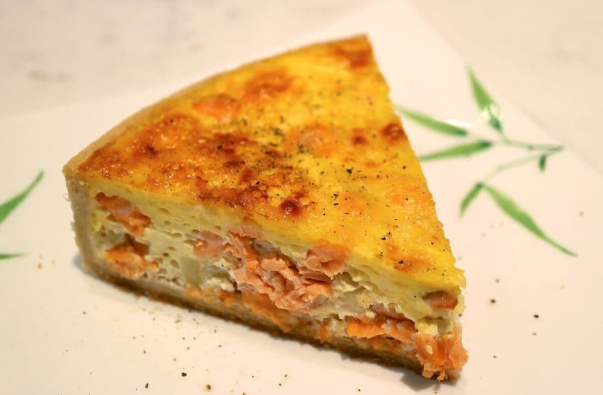 Knusprige Lachs Quiche mit Lauch aus Mürbeteig