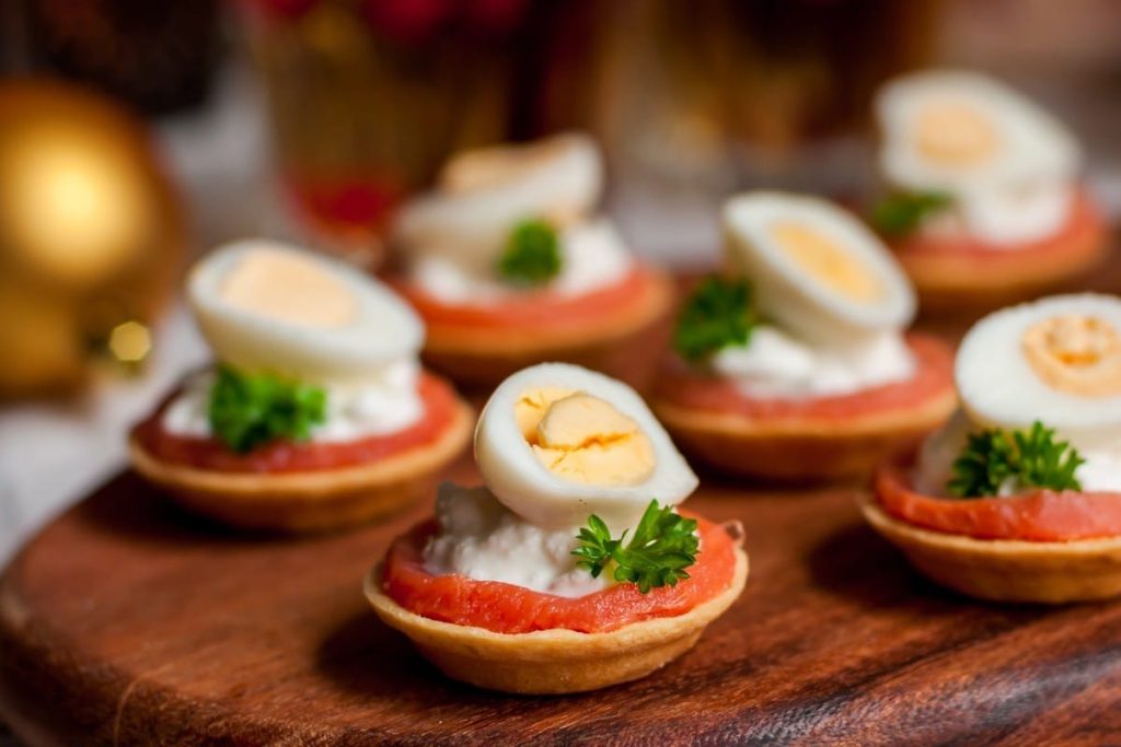 Knusprige Tartelettes mit Wachteleiern