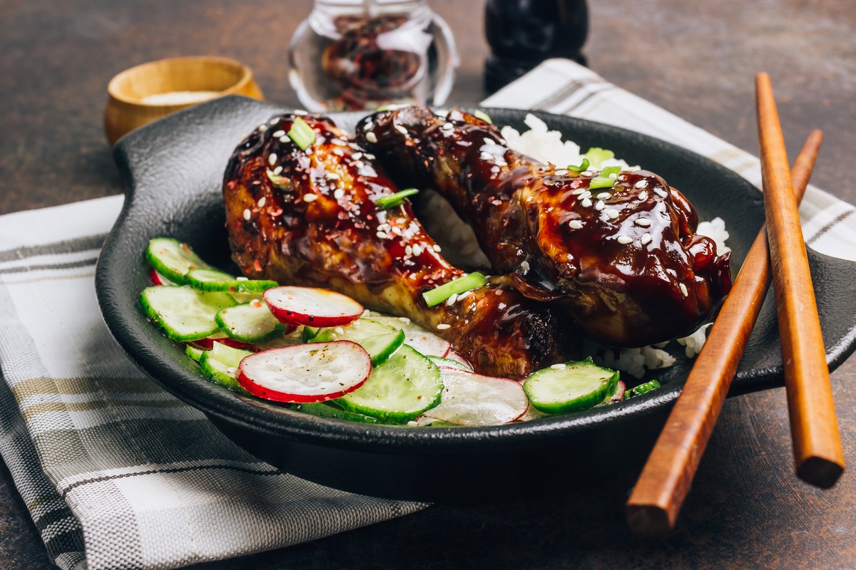 Knusprige Teriyaki Hähnchenkeulen aus dem Backofen