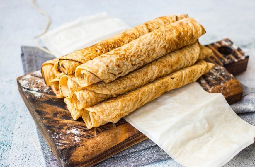 Knusprige Waffelröllchen mit Milchmädchen aus der Pfanne