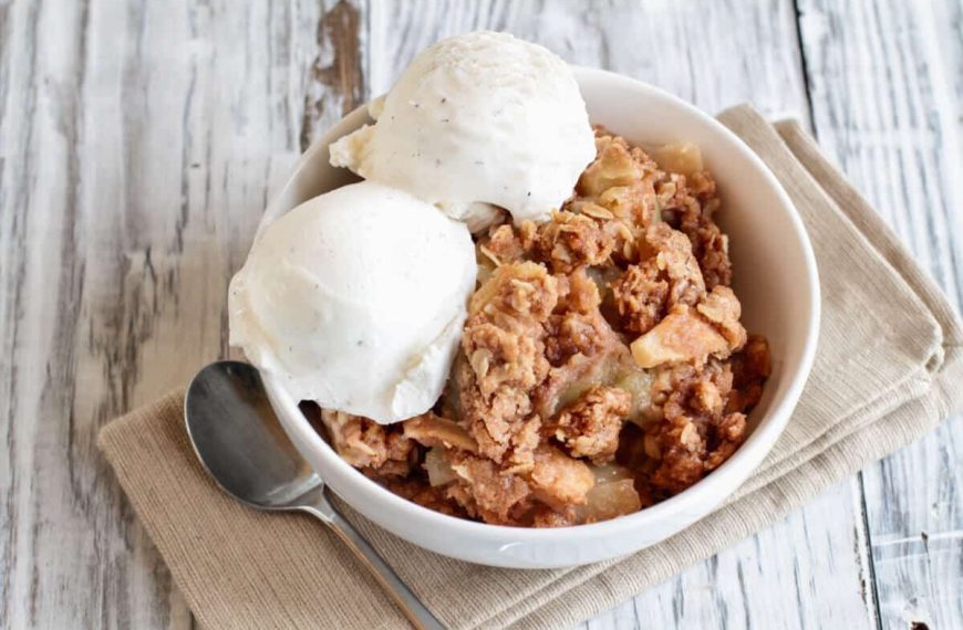 Knuspriger Apple Crisp mit Haferflocken aus der Mikrowelle