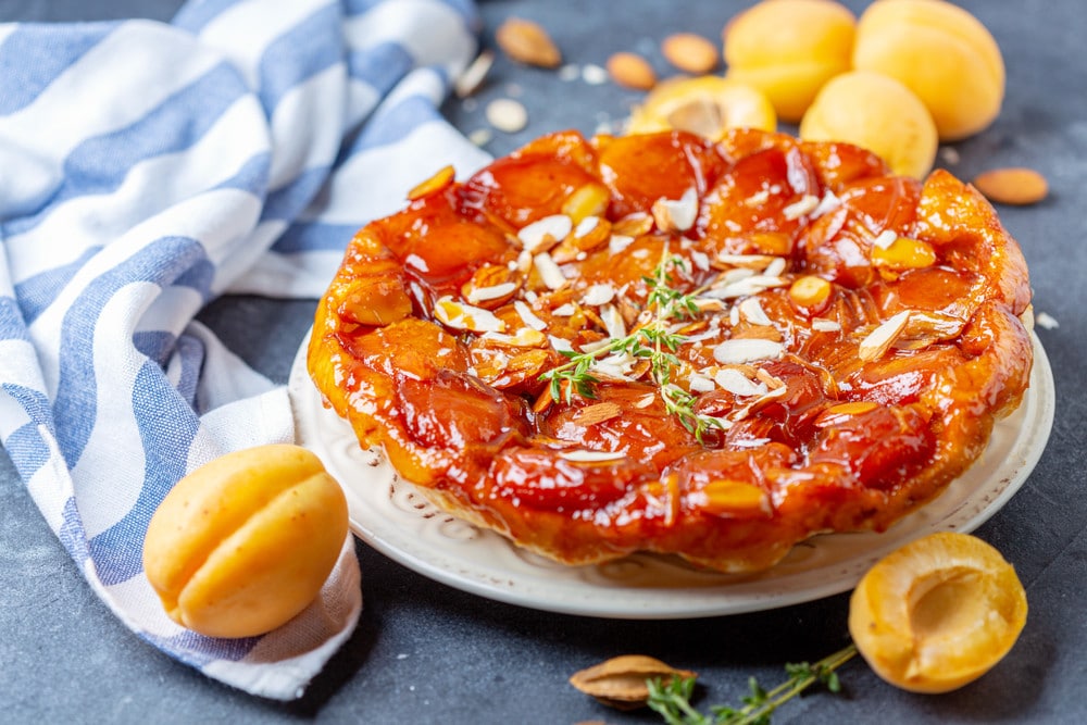 Knuspriger Aprikosenkuchen mit Mandeln