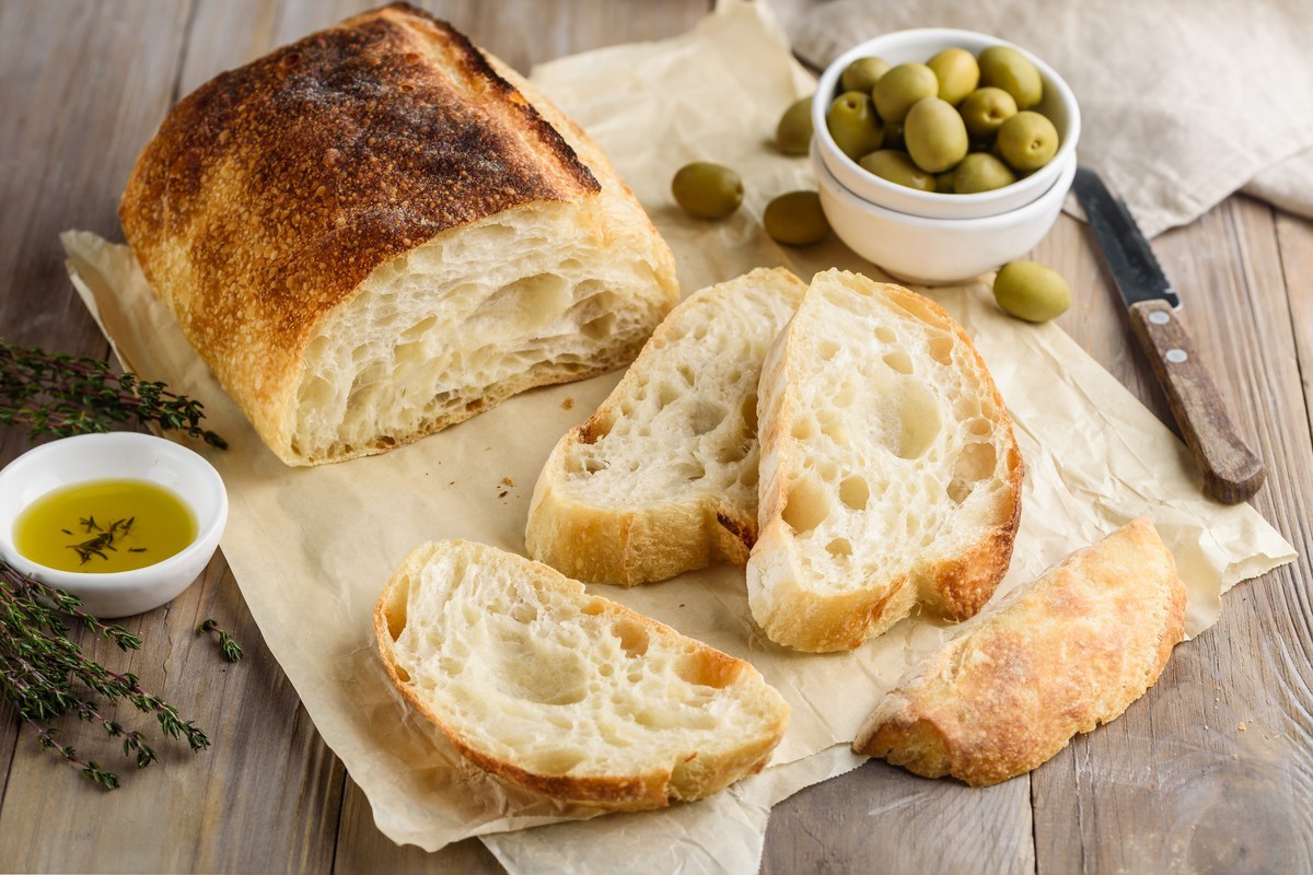 Knuspriges hausgemachtes Ciabatta Brot mit einem luftigen Teig