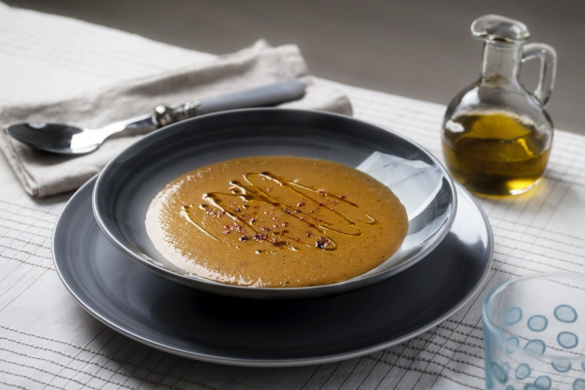 Köstliche Cremesuppe aus Auberginen und Tomaten