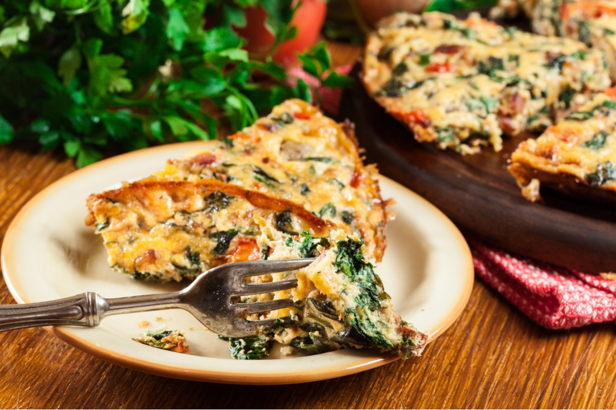 Köstliche Gemüsefrittata mit Champignons und Tomaten