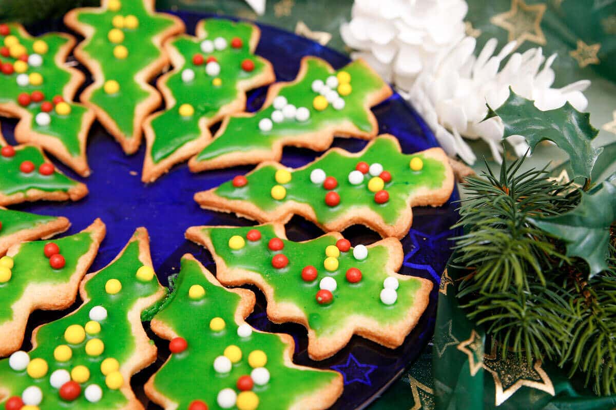 Köstliche Mürbeteig Tannenbaum Weihnachtsplätzchen mit Glasur