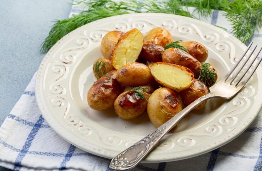 Köstliche Ofenkartoffeln mit Dill und Knoblauch