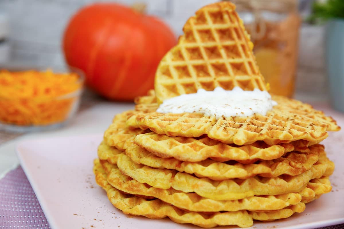 Köstliche Waffeln mit Kürbis, Kokosmilch, Vanille und Zimt