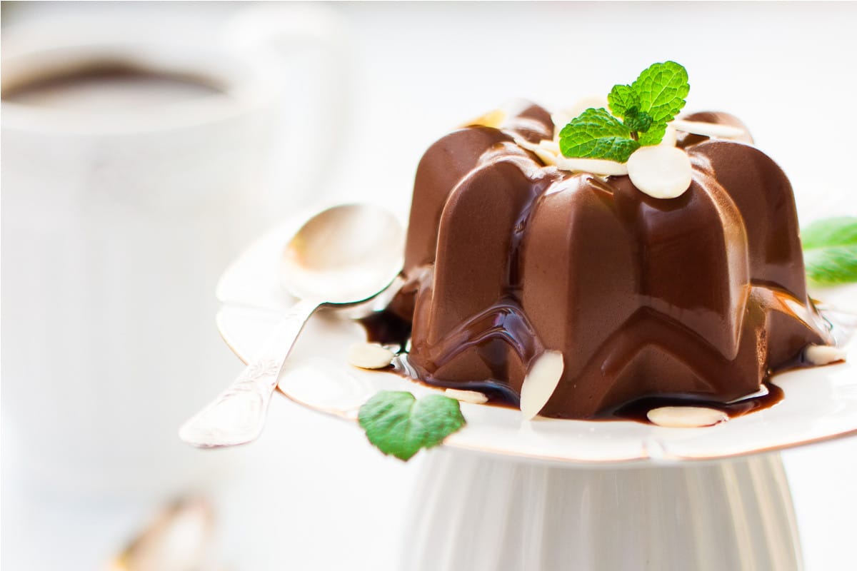 Köstlicher Schokoladenpudding mit Pistazien