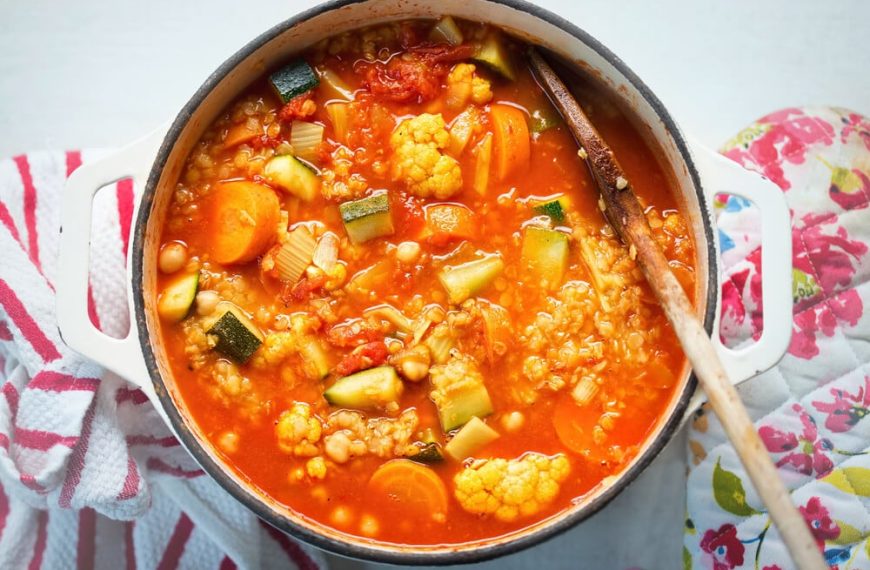 Köstliches Gemüseragu mit Kartoffel, Blumenkohl und Karotten