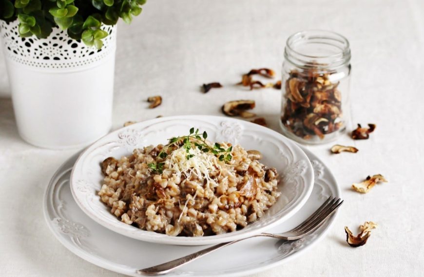 Köstliches Perlgraupen Risotto mit Pilzen, Weißwein und Parmesan