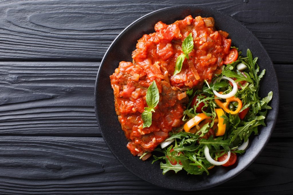 Köstliches Schweinefleisch alla pizzaiola