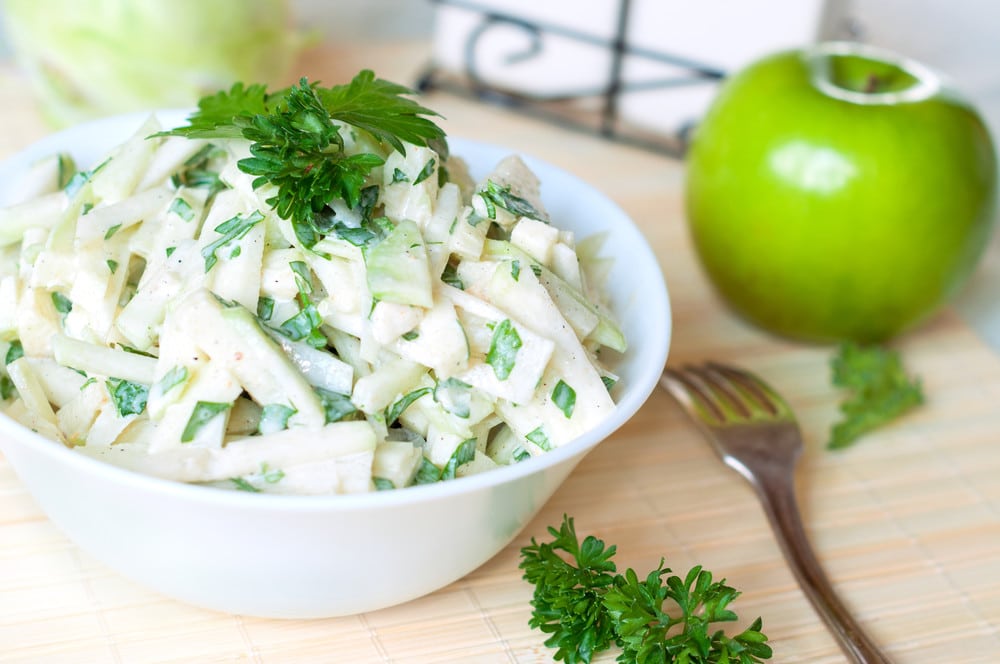 Kohlrabisalat mit Apfel und Joghurt Dressing