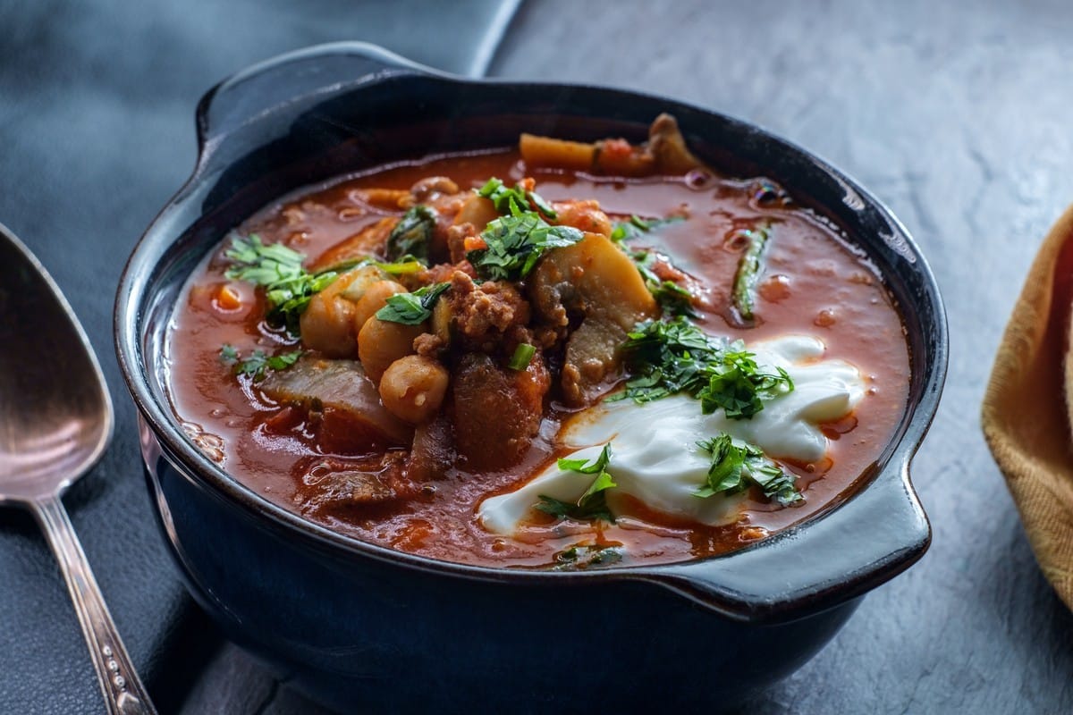 Kräftige Hackfleischsuppe mit Kartoffeln