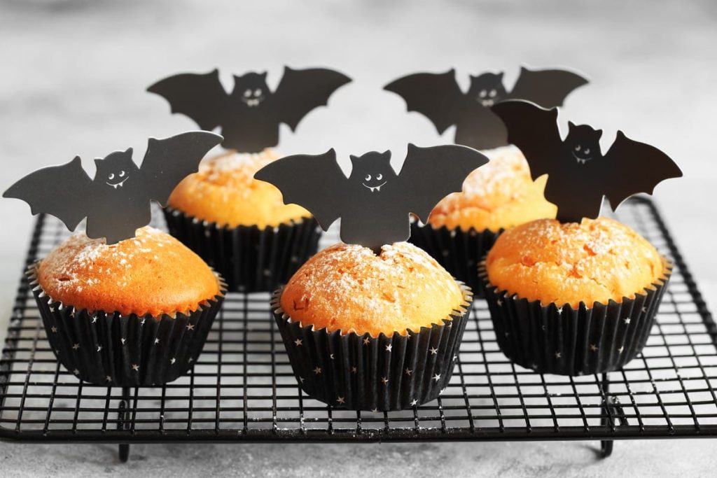 Kürbismuffins mit Maismehl und Kürbispüree zu Halloween backen