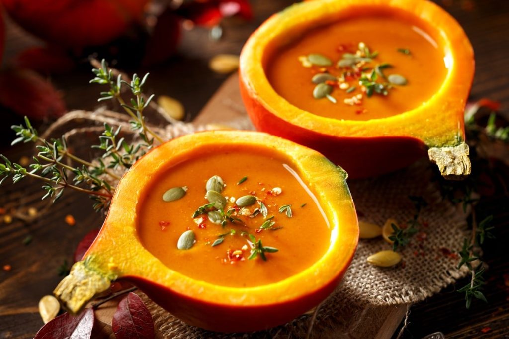 Kürbissuppe Hokkaido mit Zwiebeln