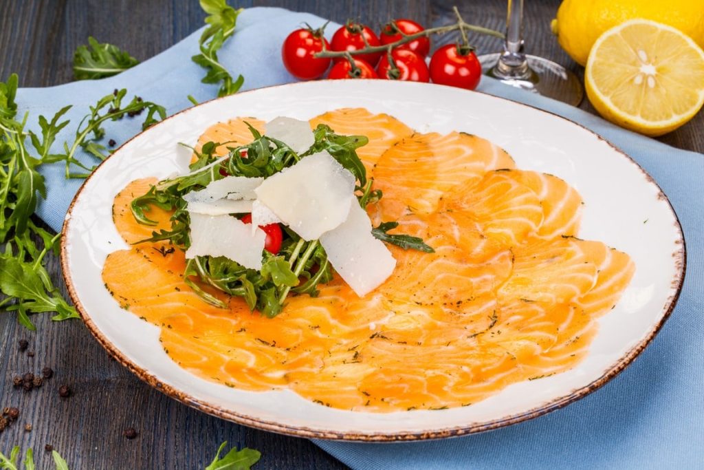 Lachs Carpaccio als leichte Vorspeise